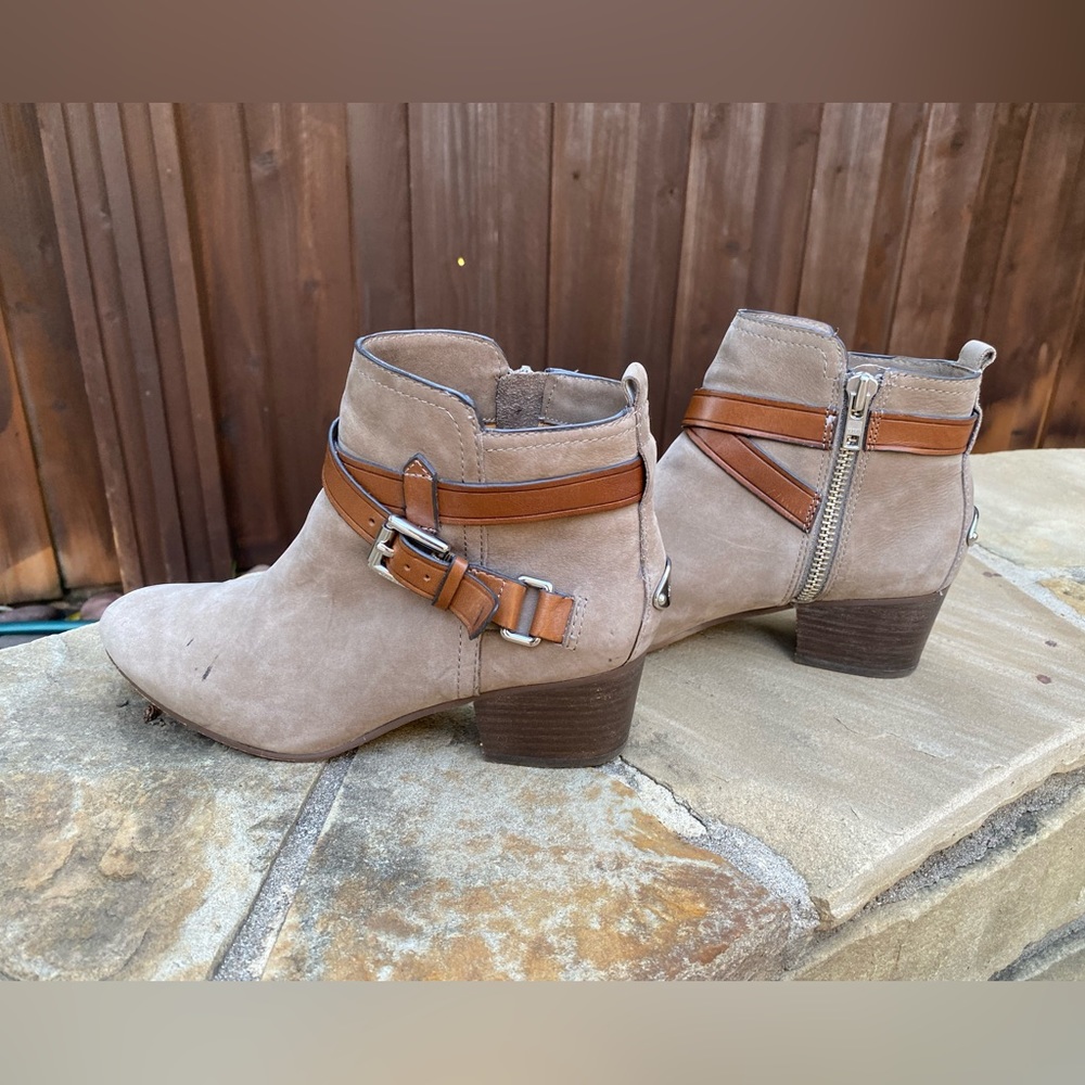 Coach Women’s Booties Block Heel Strap Ankle Boots Sz 6.5 B - Picture 2 of 16